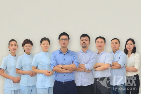 陪护市场“含苞待放”，千家万护打算用多场景服务粘住用户