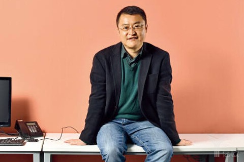 干嘉伟回应离职传闻:我还在新美大做校长