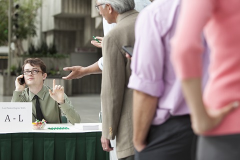 人民日报:预约挂号不能变成网上排队